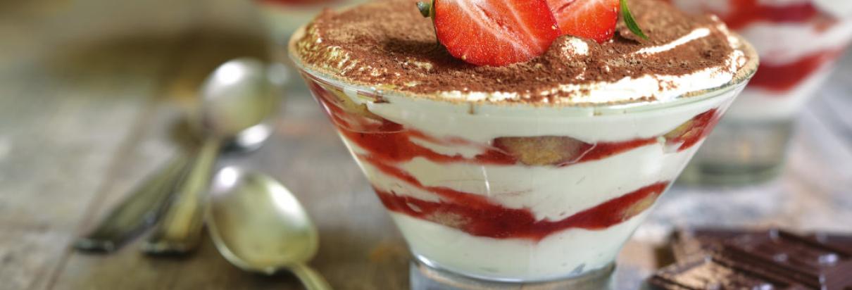 Tiramisu with red fruits