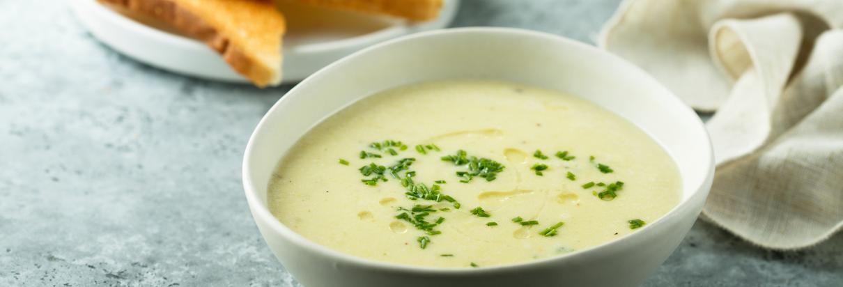 Cremige Frühlings- Gemüsesuppe