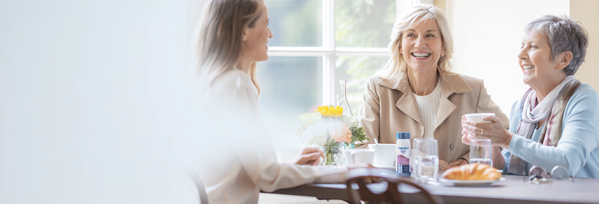 Freundinnen Tisch Frühstück Essen Fresubin