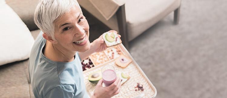 woman having breakfast