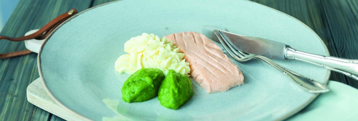 Poached salmon filet with vegetables